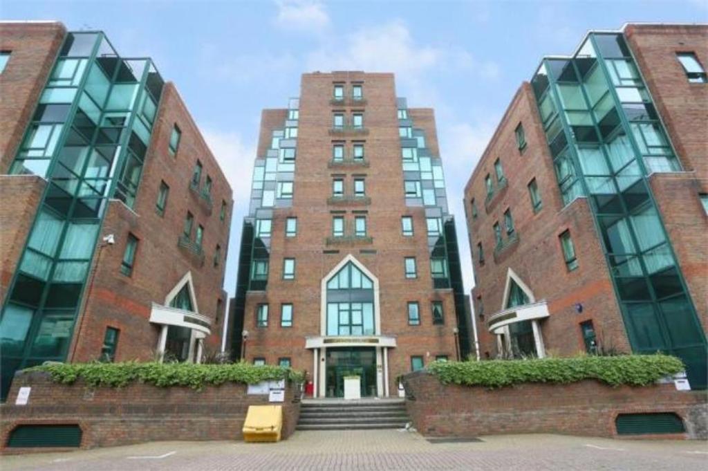 2 bed Flat for rent in Canary Wharf, Crossharbour. From Jack Barclay Estates Limited Canary Wharf