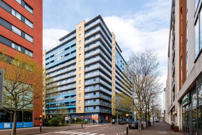 2 bed Apartment for rent in Royal Victoria Docks. From Jack Barclay Estates Limited Canary Wharf