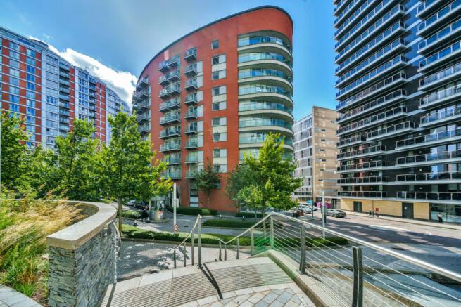1 bed Apartment for rent in Blackwall, Canary Wharf, Poplar. From Jack Barclay Estates Limited Canary Wharf