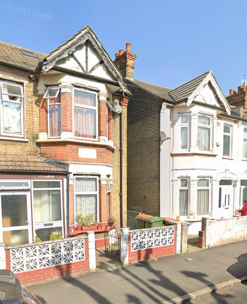 5 bed Mid Terraced House for rent in Plaistow. From Jack Barclay Estates Limited Canary Wharf