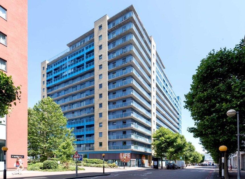 2 bed Flat for rent in Canary Wharf. From Jack Barclay Estates Limited Canary Wharf