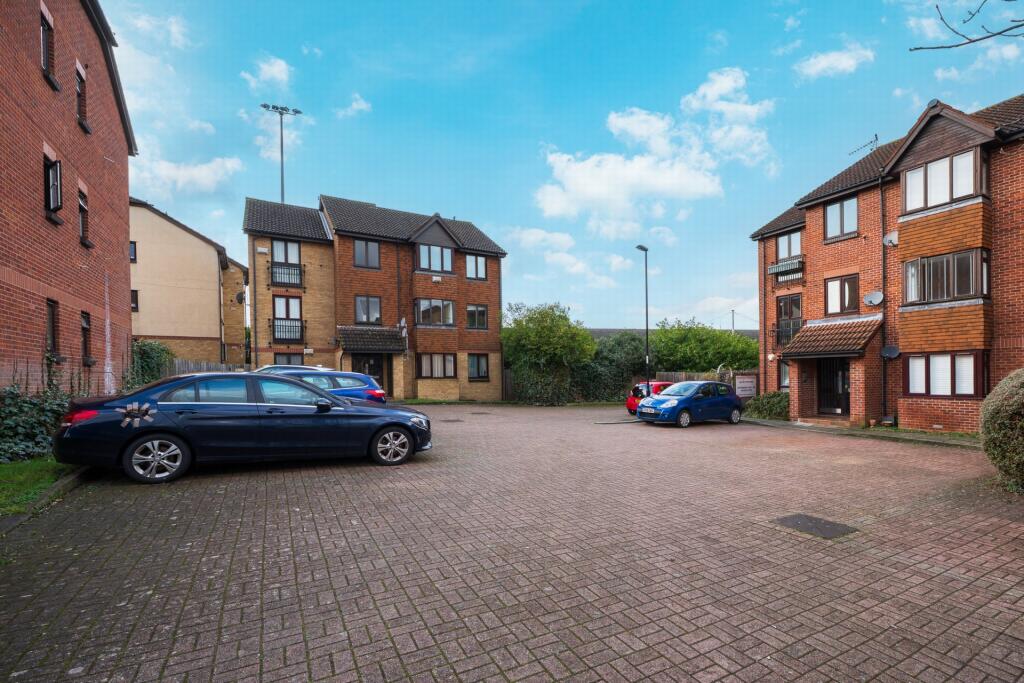 1 bed 1st Floor Flat for rent in London. From Heath Estates - Blackheath