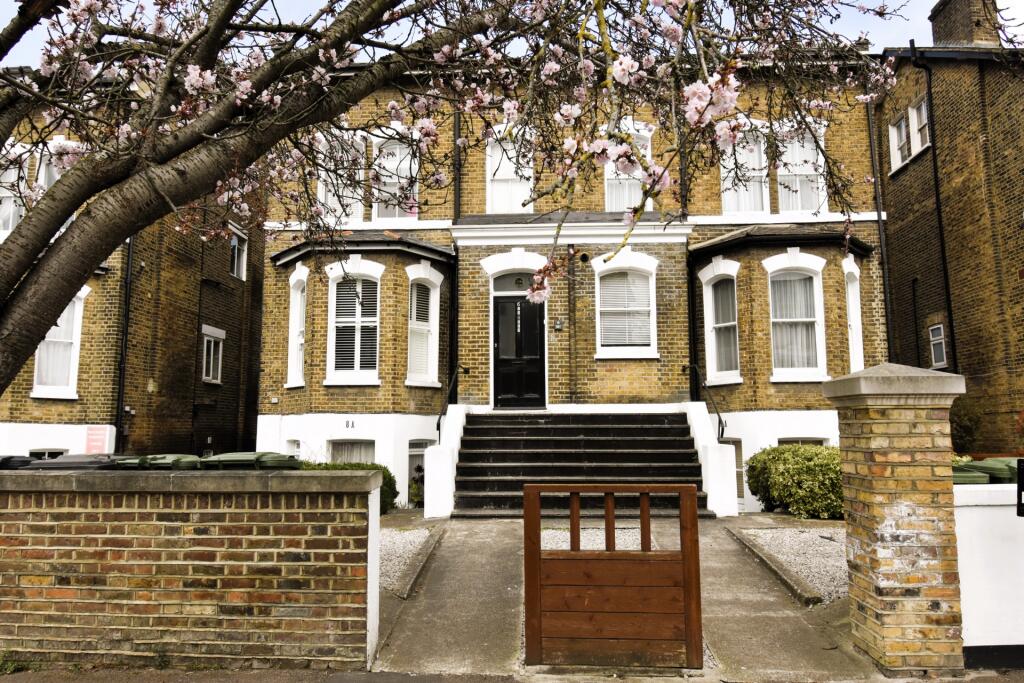 1 bed 1st Floor Flat for rent in Lewisham. From Heath Estates - Blackheath
