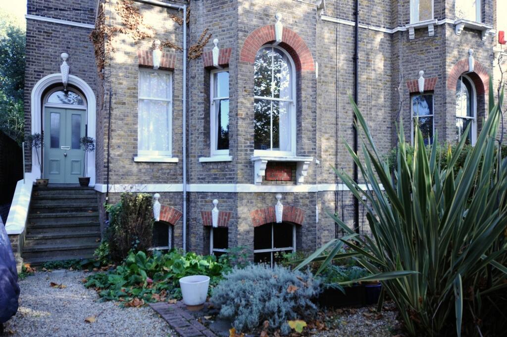 1 bed 1st Floor Flat for rent in Greenwich. From Heath Estates - Blackheath