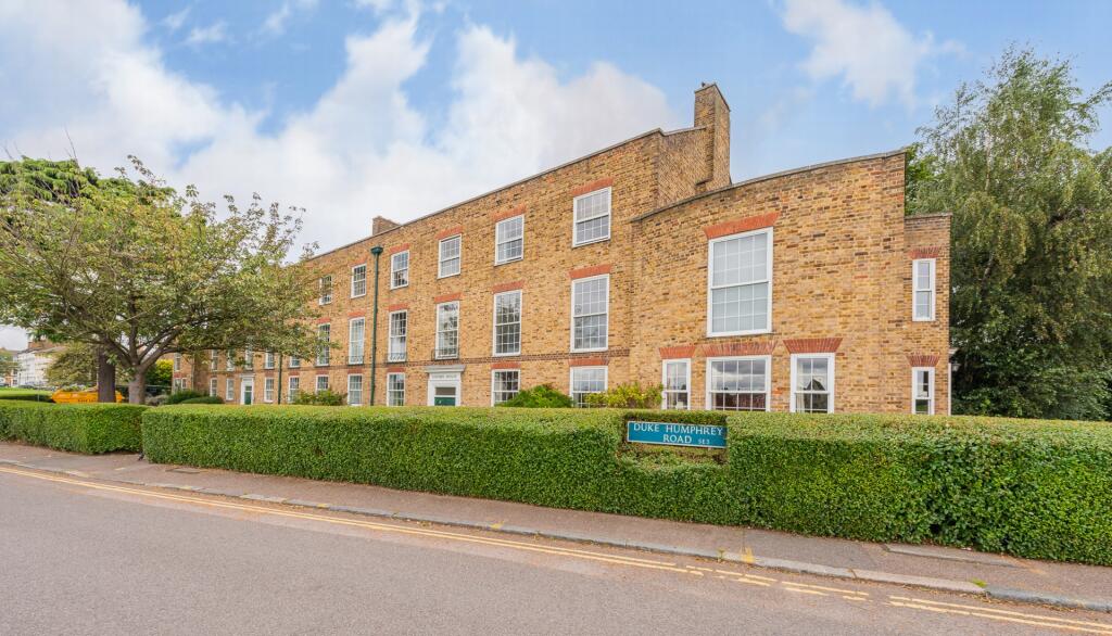 3 bed 1st Floor Flat for rent in Greenwich. From Heath Estates - Blackheath