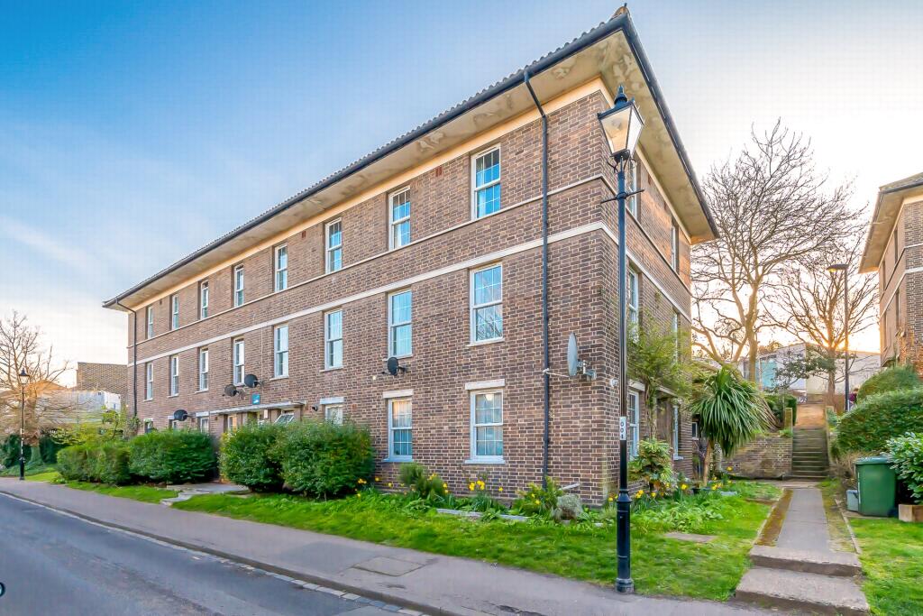 3 bed 1st Floor Flat for rent in Greenwich. From Heath Estates - Blackheath 3 bed 1st Floor Flat for rent in Greenwich. From Heath Estates - Blackheath