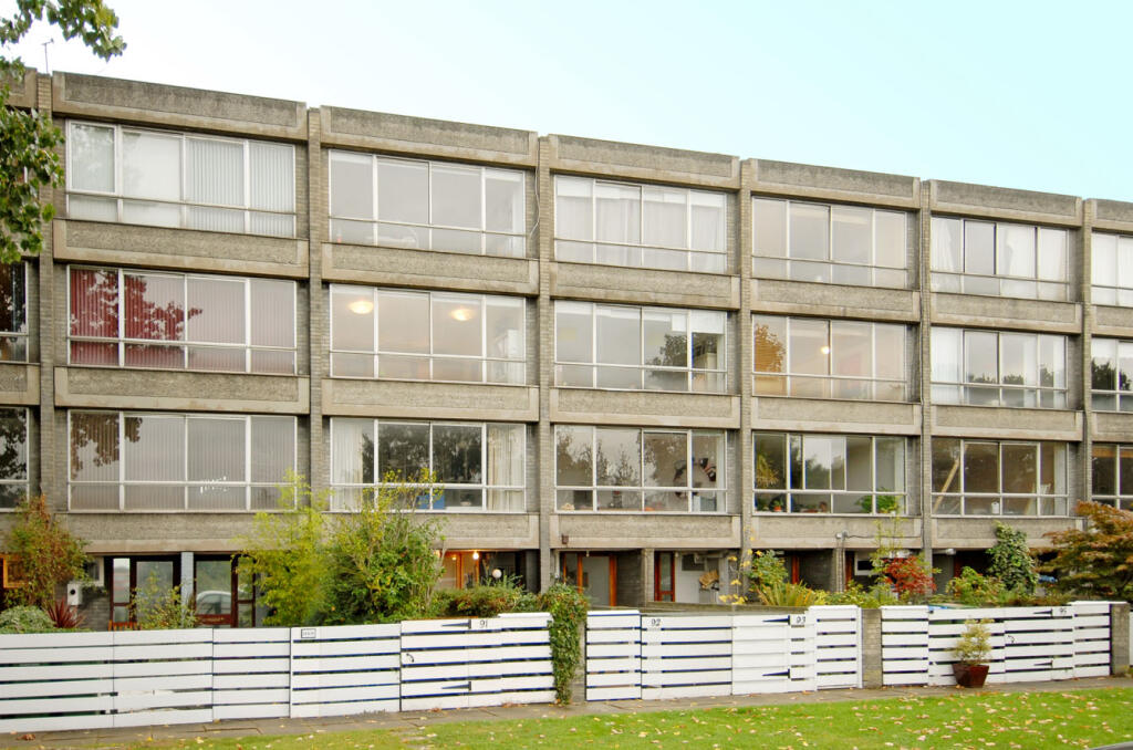 3 bed Apartment for rent in Greenwich. From Heath Estates - Blackheath