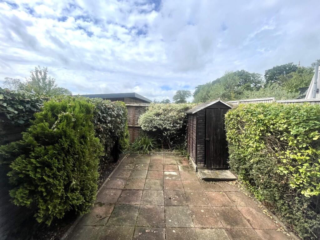 2 bed 1st Floor Flat for rent in Arkley. From Becker and Co Mill Hill