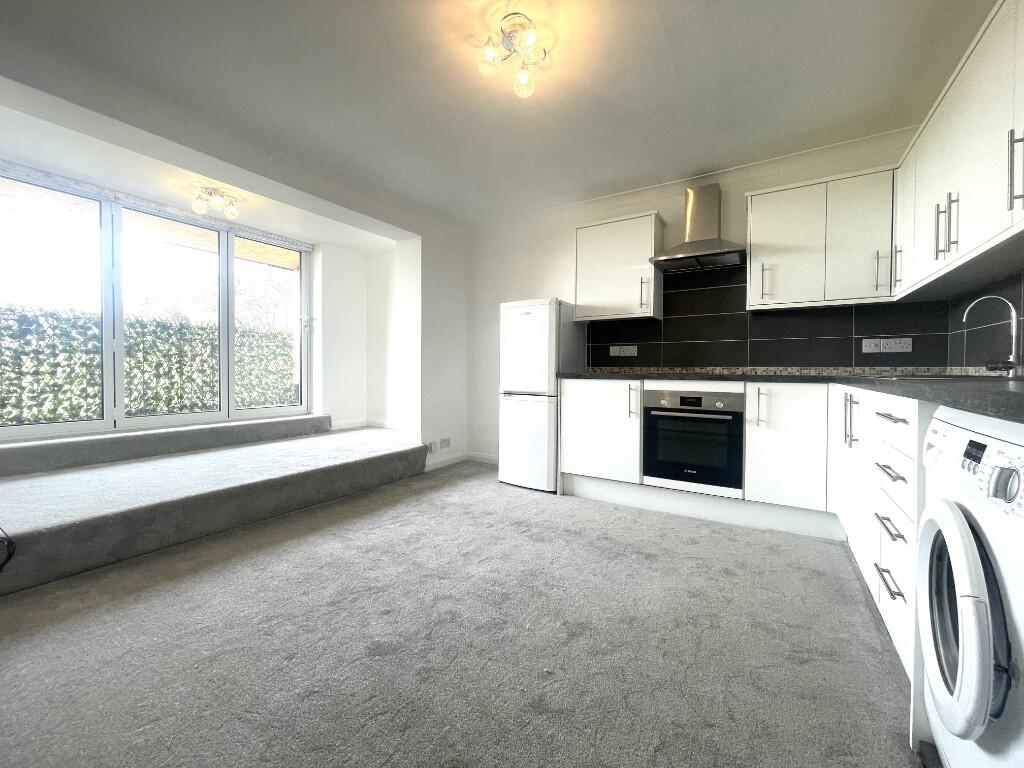 2 bed 1st Floor Flat for rent in Arkley. From Becker and Co Mill Hill