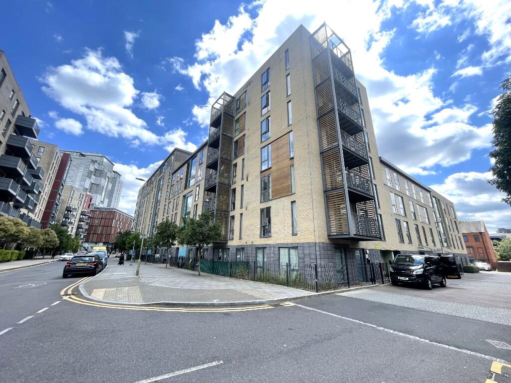 1 bed 1st Floor Flat for rent in Hendon. From Becker and Co Mill Hill 1 bed 1st Floor Flat for rent in Hendon. From Becker and Co Mill Hill