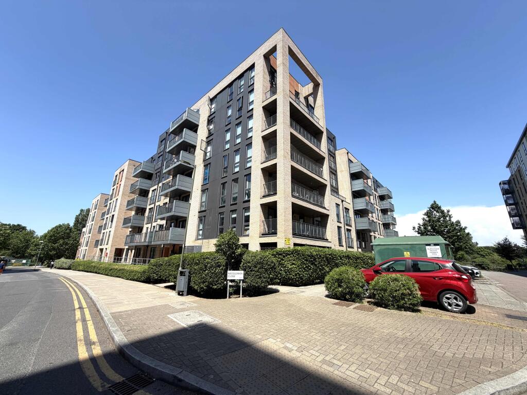 3 bed Apartment for rent in Hendon. From Becker and Co Mill Hill