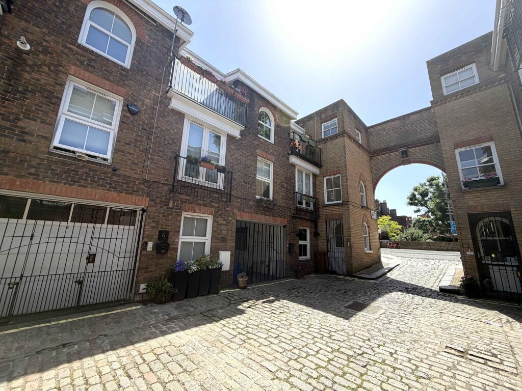 3 bed Mews for rent in Paddington. From Becker and Co Mill Hill