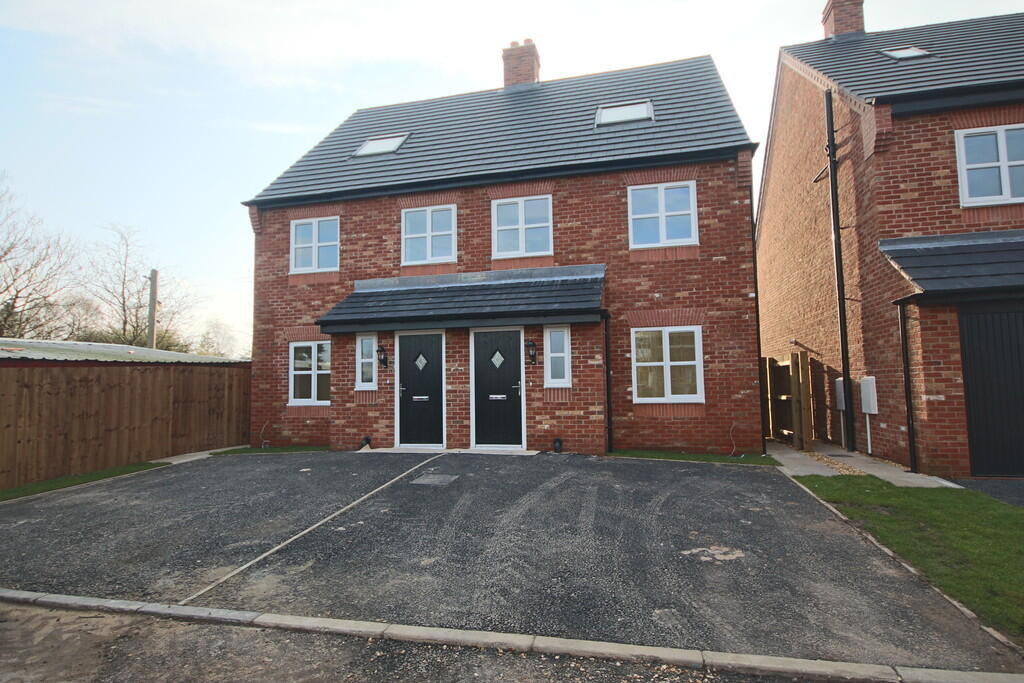 4 bed Town House for rent in Leyland. From RedRose - Chorley