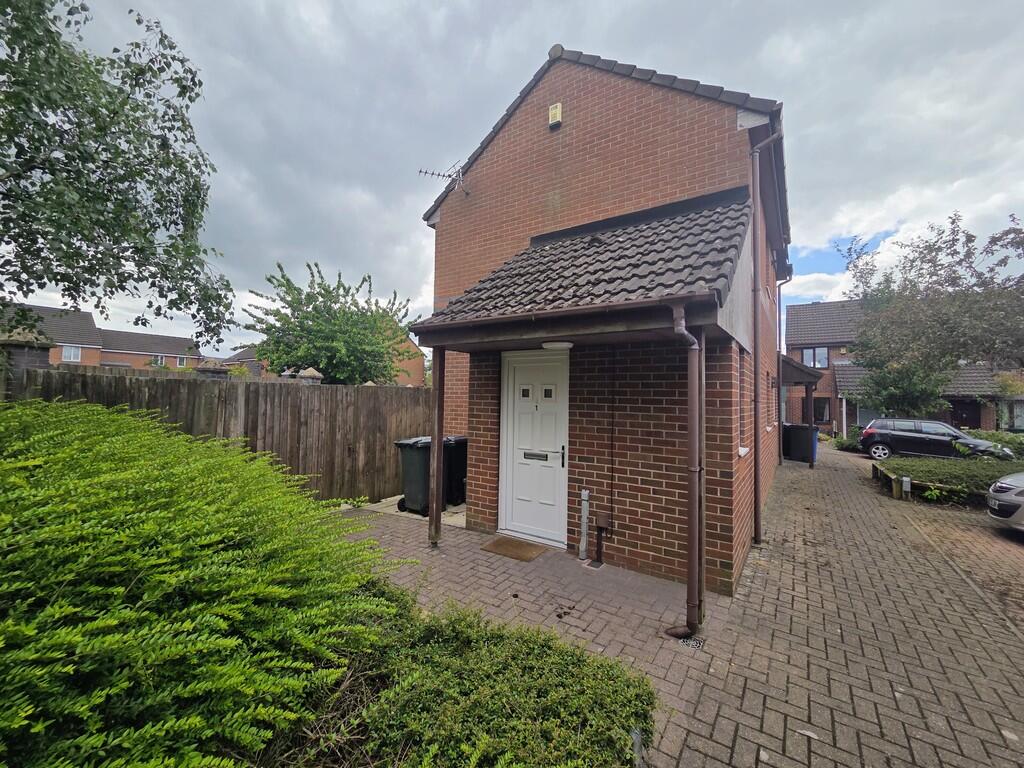 2 bed Link detached for rent in Chorley. From RedRose - Chorley