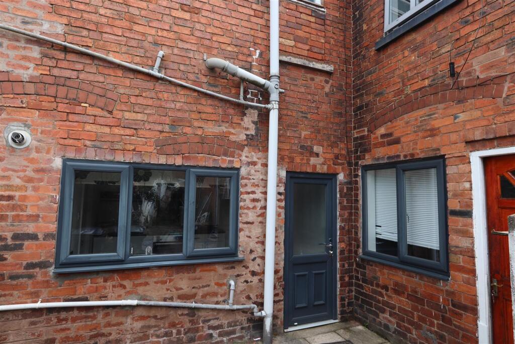 1 bed Apartment for rent in Walsall. From Redstones - Willenhall