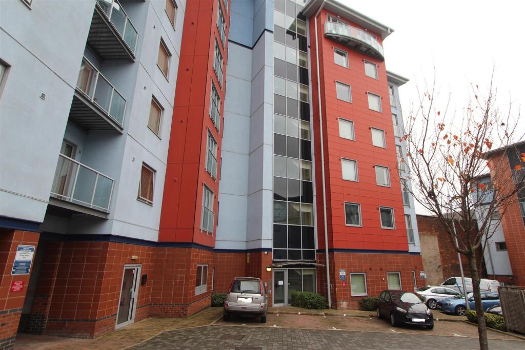 2 bed Apartment for rent in . From Redstones - Willenhall