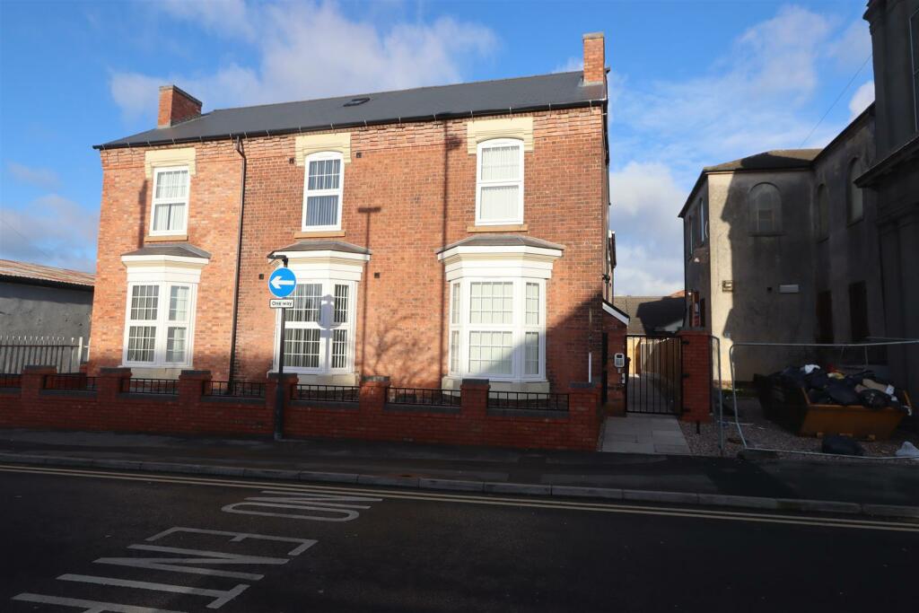 1 bed 1st Floor Flat for rent in . From Redstones - Willenhall