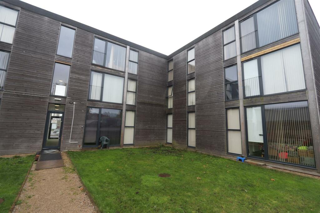 2 bed Apartment for rent in Walsall. From Redstones - Willenhall