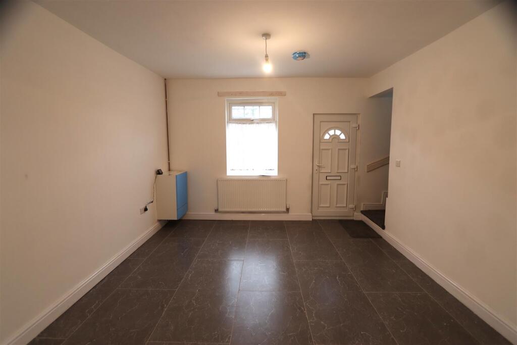 3 bed Mid Terraced House for rent in Stafford. From Redstones - Willenhall