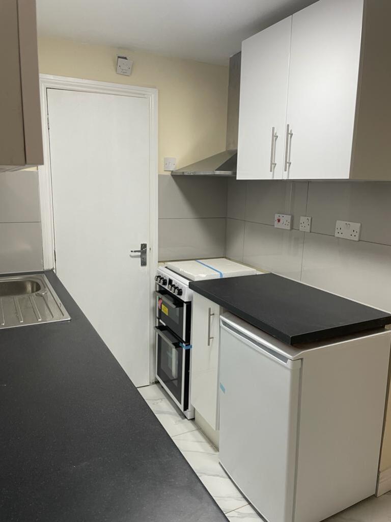 2 bed 1st Floor Flat for rent in London. From Colet Estates London