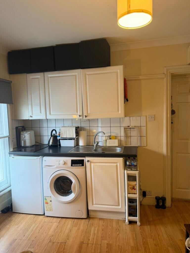 4 bed Studio for rent in Kensington. From Colet Estates London