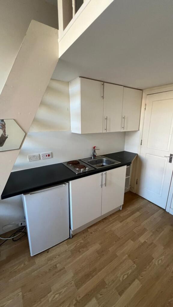 4 bed Studio for rent in Kensington. From Colet Estates London
