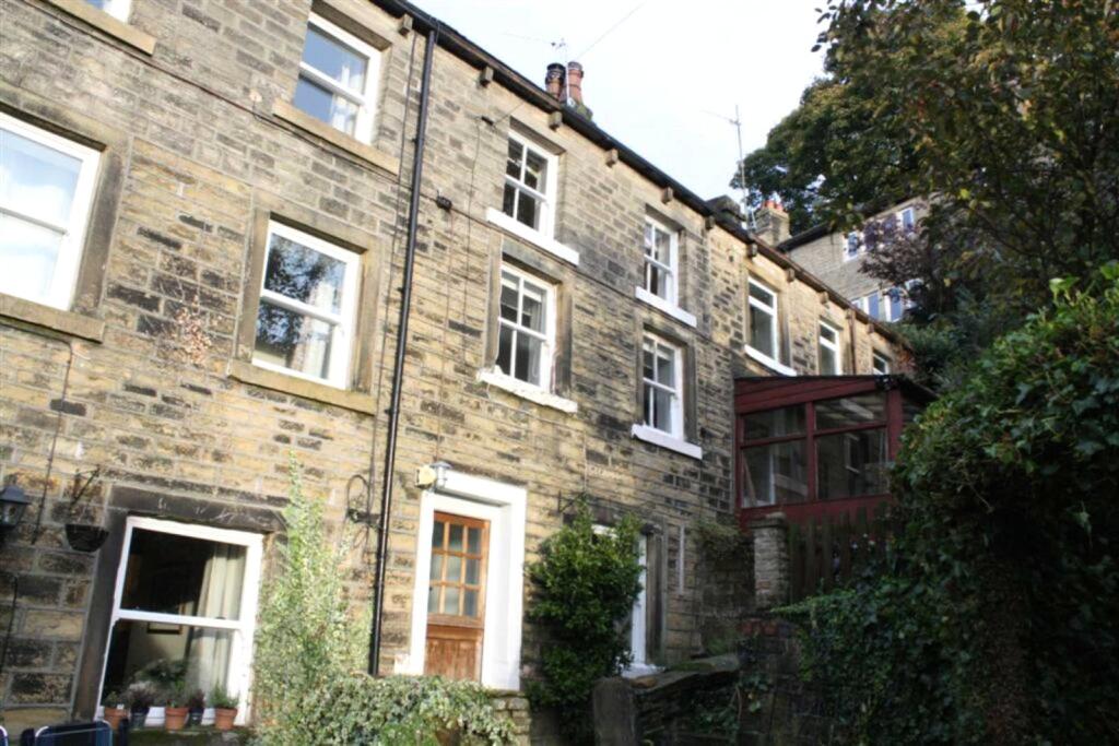 3 bed Mid Terraced House for rent in Holmfirth. From Ryder & Dutton - Holmfirth