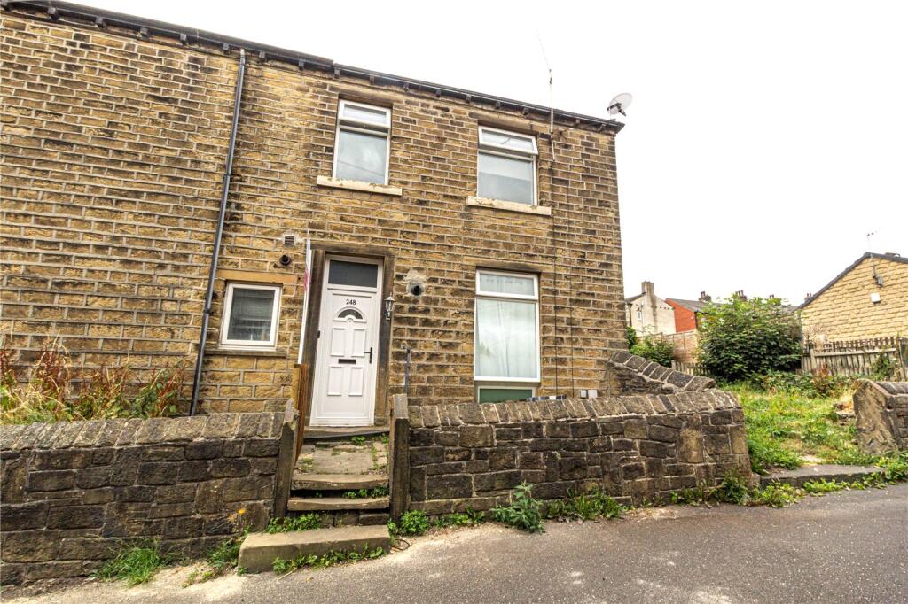 2 bed Mid Terraced House for rent in Netherton. From Ryder & Dutton - Huddersfield