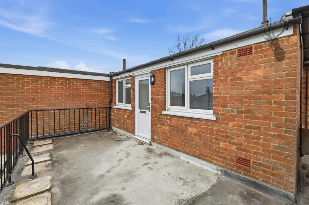 1 bed 1st Floor Flat for rent in Epping. From Butler & Stag - Theydon Bois