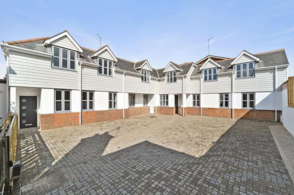 2 bed 1st Floor Flat for rent in Abridge. From Butler & Stag - Theydon Bois