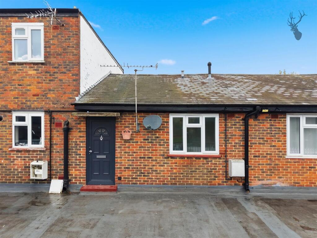 1 bed 1st Floor Flat for rent in Epping. From Butler & Stag - Theydon Bois