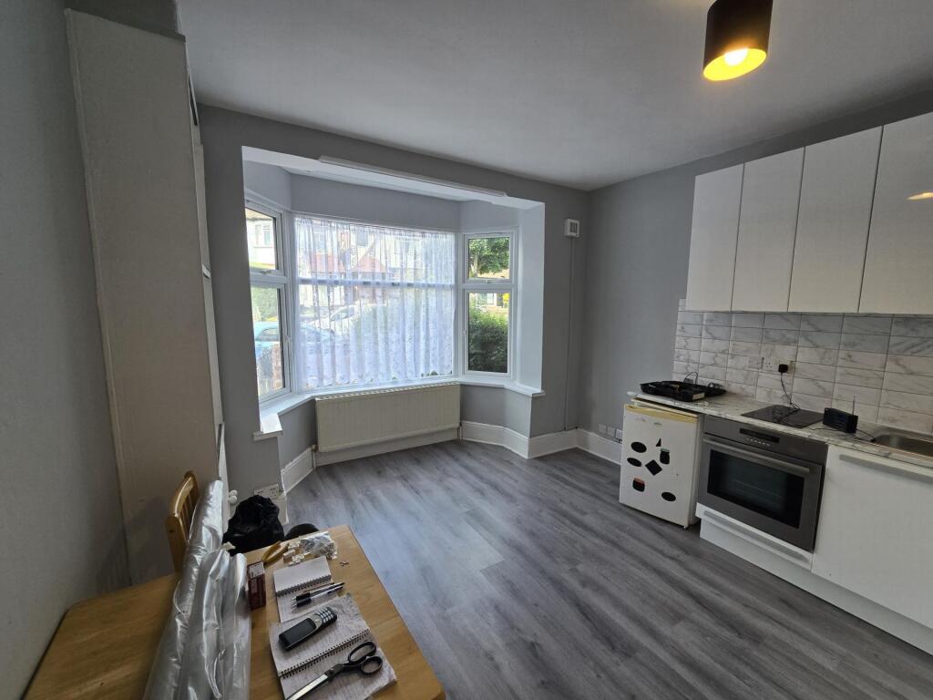 4 bed Studio for rent in Hendon. From Nissen Estates Ltd - London