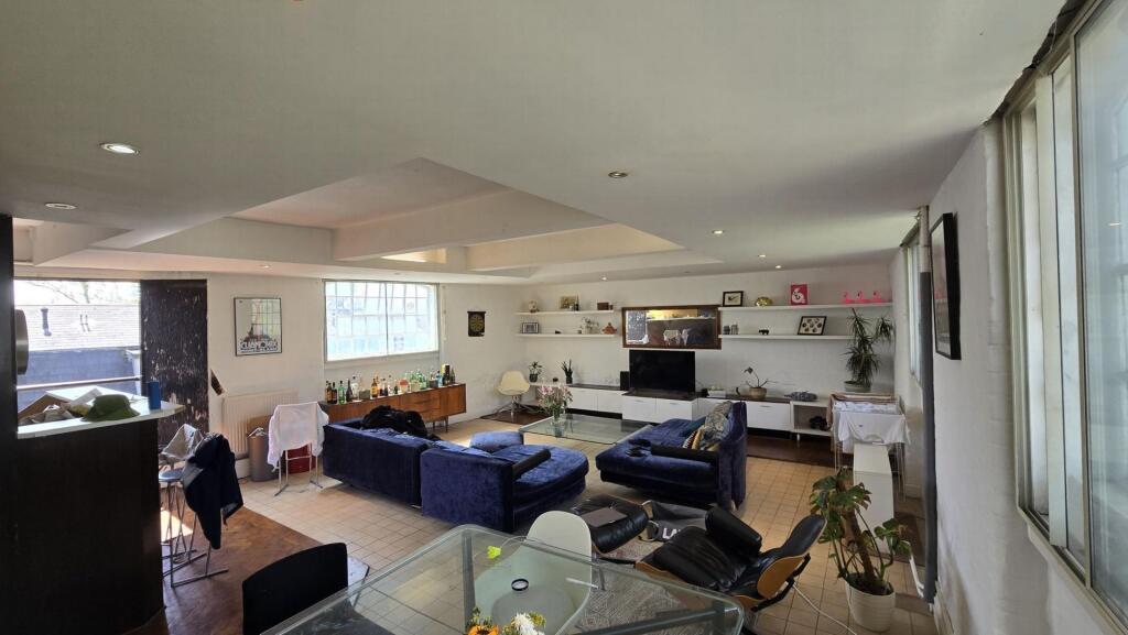 3 bed 1st Floor Flat for rent in Hampstead. From Nissen Estates Ltd - London