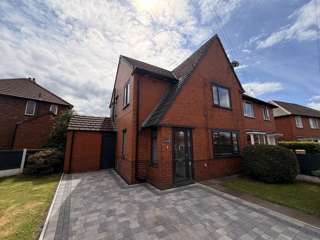 3 bed Semi Detached for rent in Little Lever. From Hannon Holmes Limited - Bolton 3 bed Semi Detached for rent in Little Lever. From Hannon Holmes Limited - Bolton