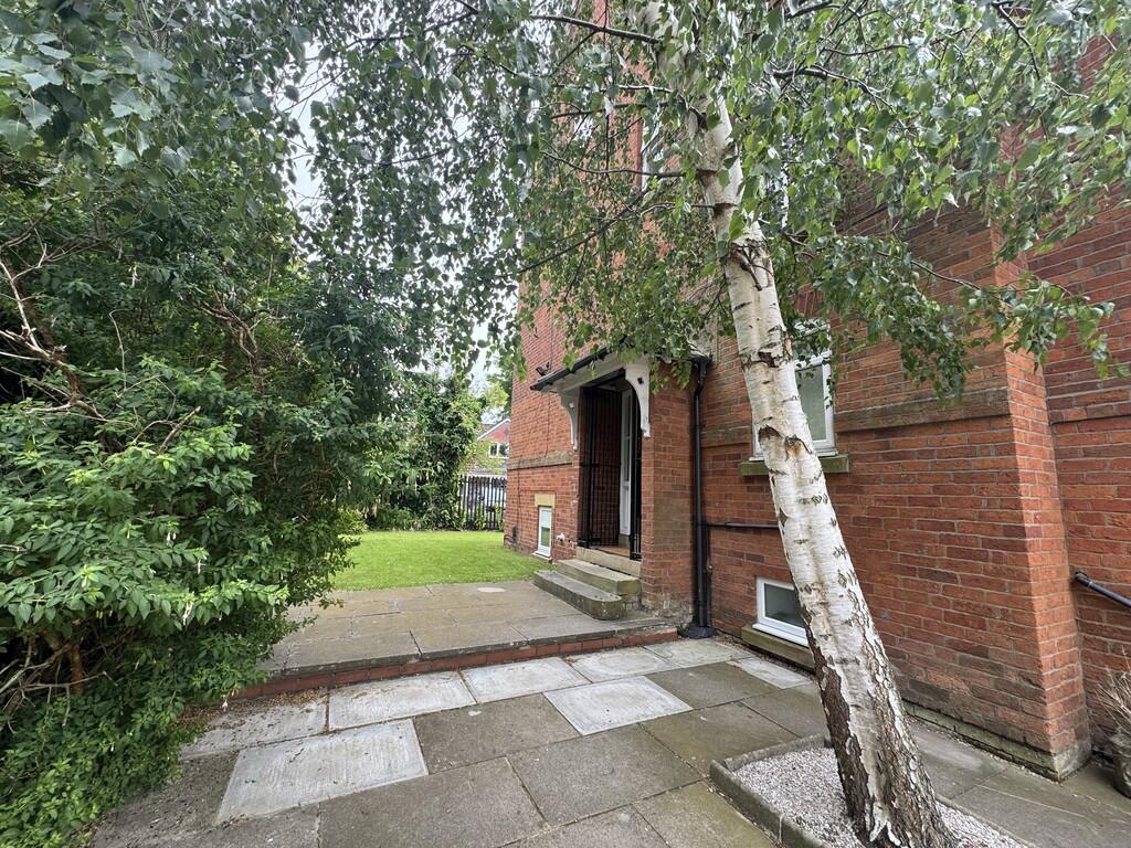 4 bed Studio for rent in Swinton. From Hannon Holmes Limited - Bolton
