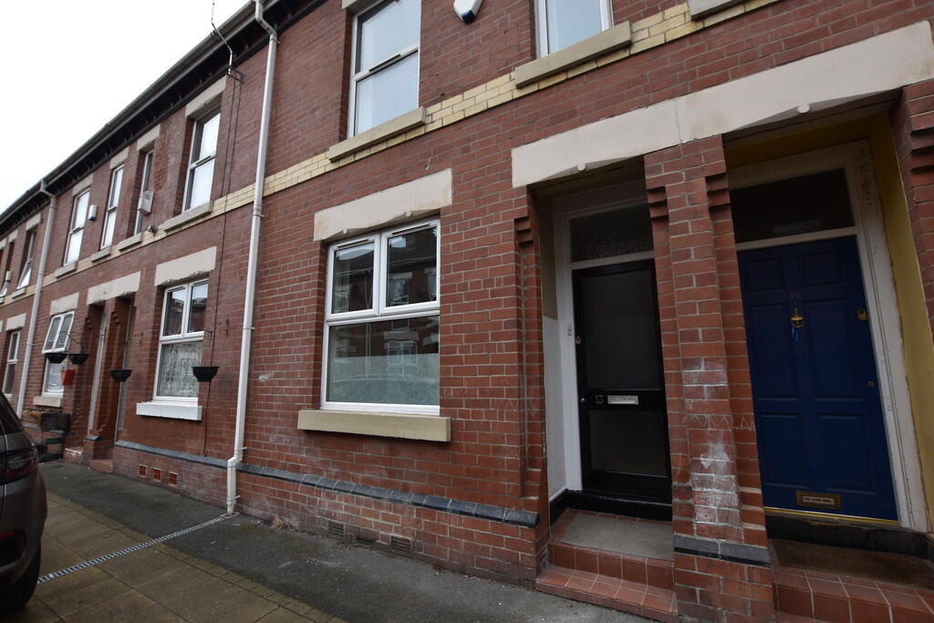 3 bed Mid Terraced House for rent in Manchester. From Hannon Holmes Limited - Bolton 3 bed Mid Terraced House for rent in Manchester. From Hannon Holmes Limited - Bolton