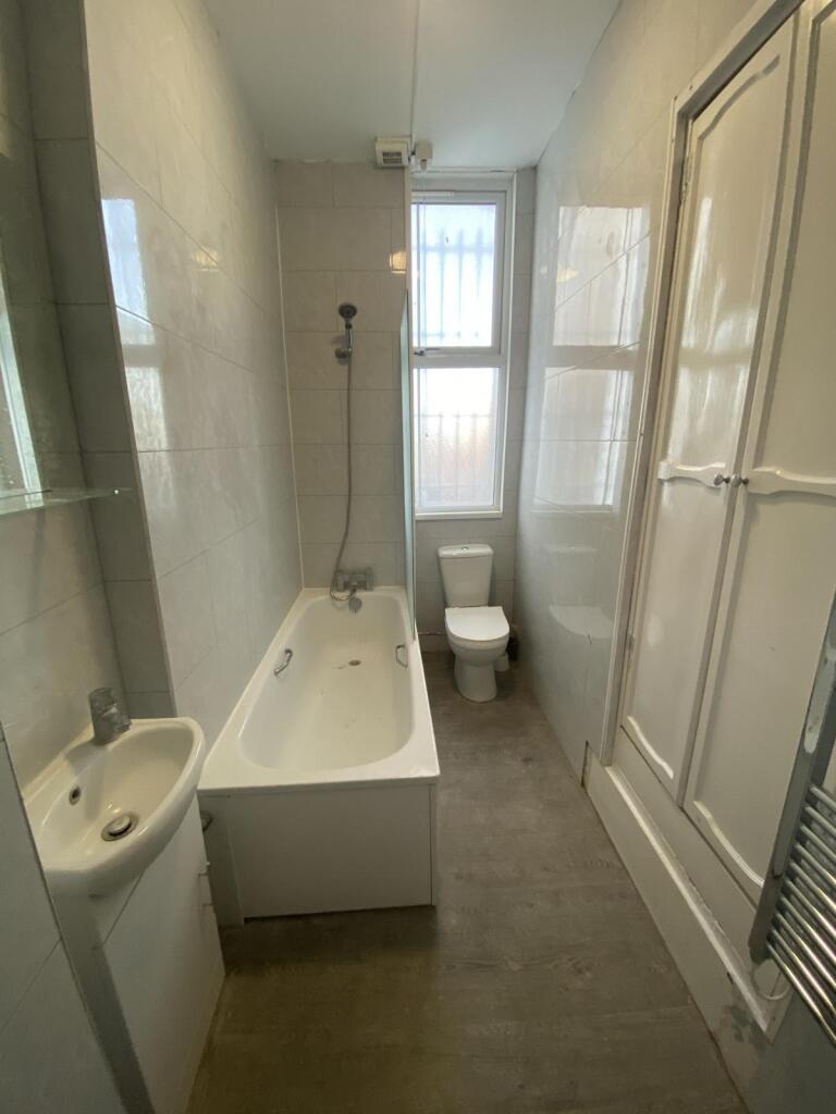 4 bed 1st Floor Flat for rent in London. From Michael Charles Lettings Camden