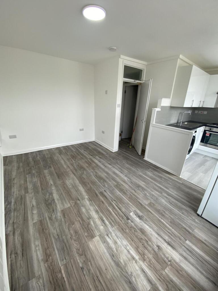 1 bed 1st Floor Flat for rent in London. From Michael Charles Lettings Camden