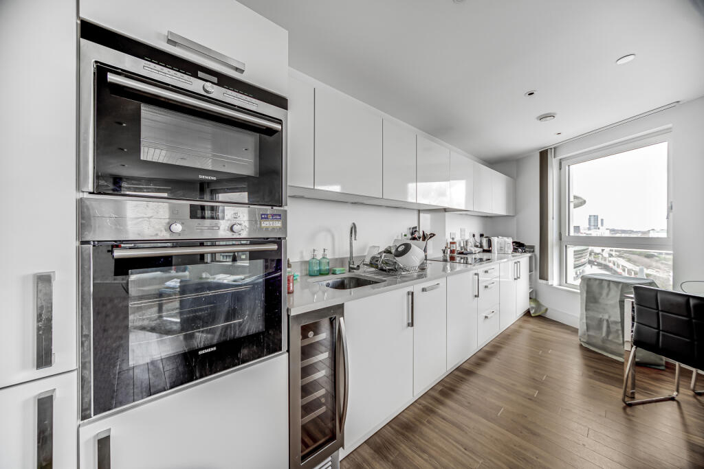 2 bed 1st Floor Flat for rent in London. From Michael Charles Lettings Camden