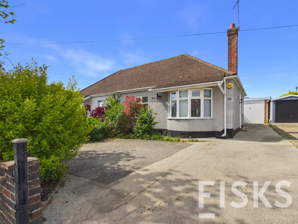 2 bed Bungalow for rent in Tarpots. From Fisks Ltd - Benfleet
