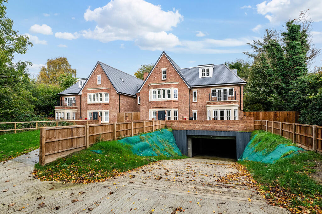 2 bed Apartment for rent in Purley. From Robert Leech - Oxted