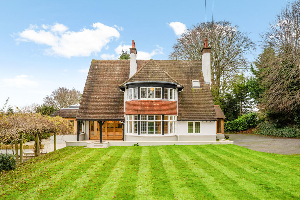 7 bed Detached for rent in Caterham. From Robert Leech - Oxted 7 bed Detached for rent in Caterham. From Robert Leech - Oxted
