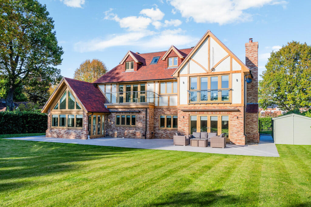 5 bed Detached for rent in Felcourt. From Robert Leech - Oxted