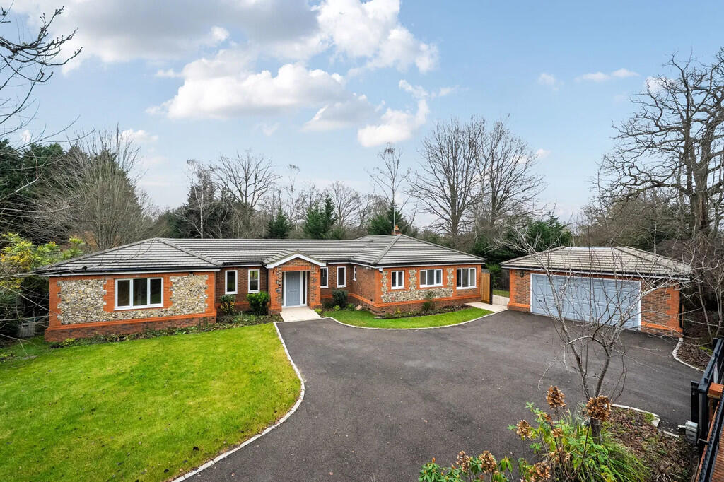 4 bed Detached bungalow for rent in Godstone. From Robert Leech - Oxted