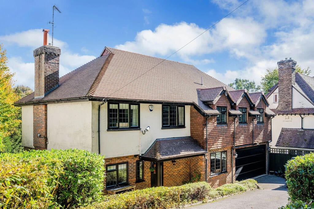 5 bed Detached for rent in Oxted. From Robert Leech - Oxted