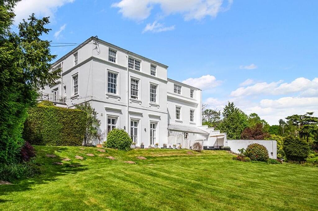 2 bed House (unspecified) for rent in Oxted. From Robert Leech - Oxted