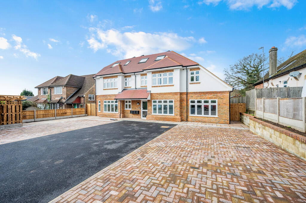 1 bed Apartment for rent in Tyler's Green. From Robert Leech - Oxted
