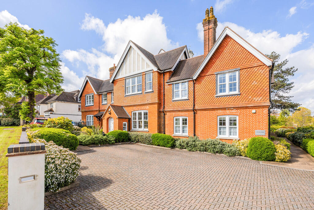 2 bed House (unspecified) for rent in Oxted. From Robert Leech - Oxted 2 bed House (unspecified) for rent in Oxted. From Robert Leech - Oxted
