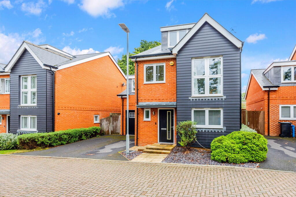 5 bed Detached for rent in Pains-Hill. From Robert Leech - Oxted 5 bed Detached for rent in Pains-Hill. From Robert Leech - Oxted