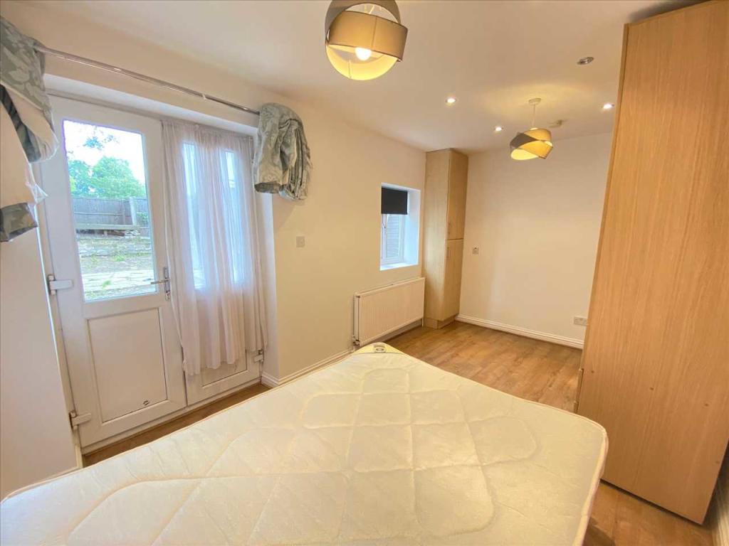 2 bed Apartment for rent in Acton. From Drayton Properties West Ealing